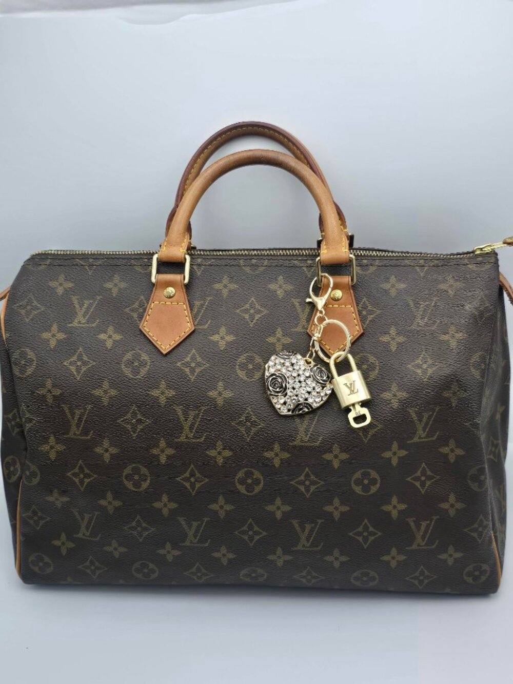 Authentic Louis Vuitton Gold Padlock 🔒 Key Set w/ Unbranded Heart Bag Charm - Picture 2 of 10